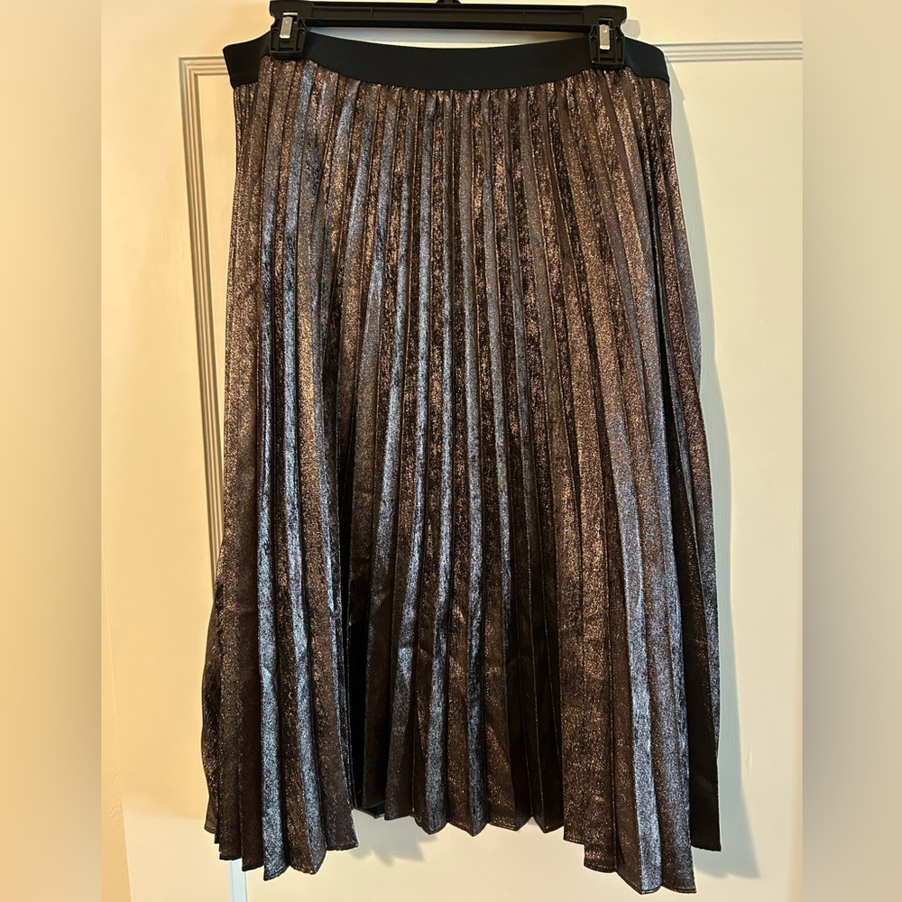 Bronze/Black Pleated Midi Skirt
